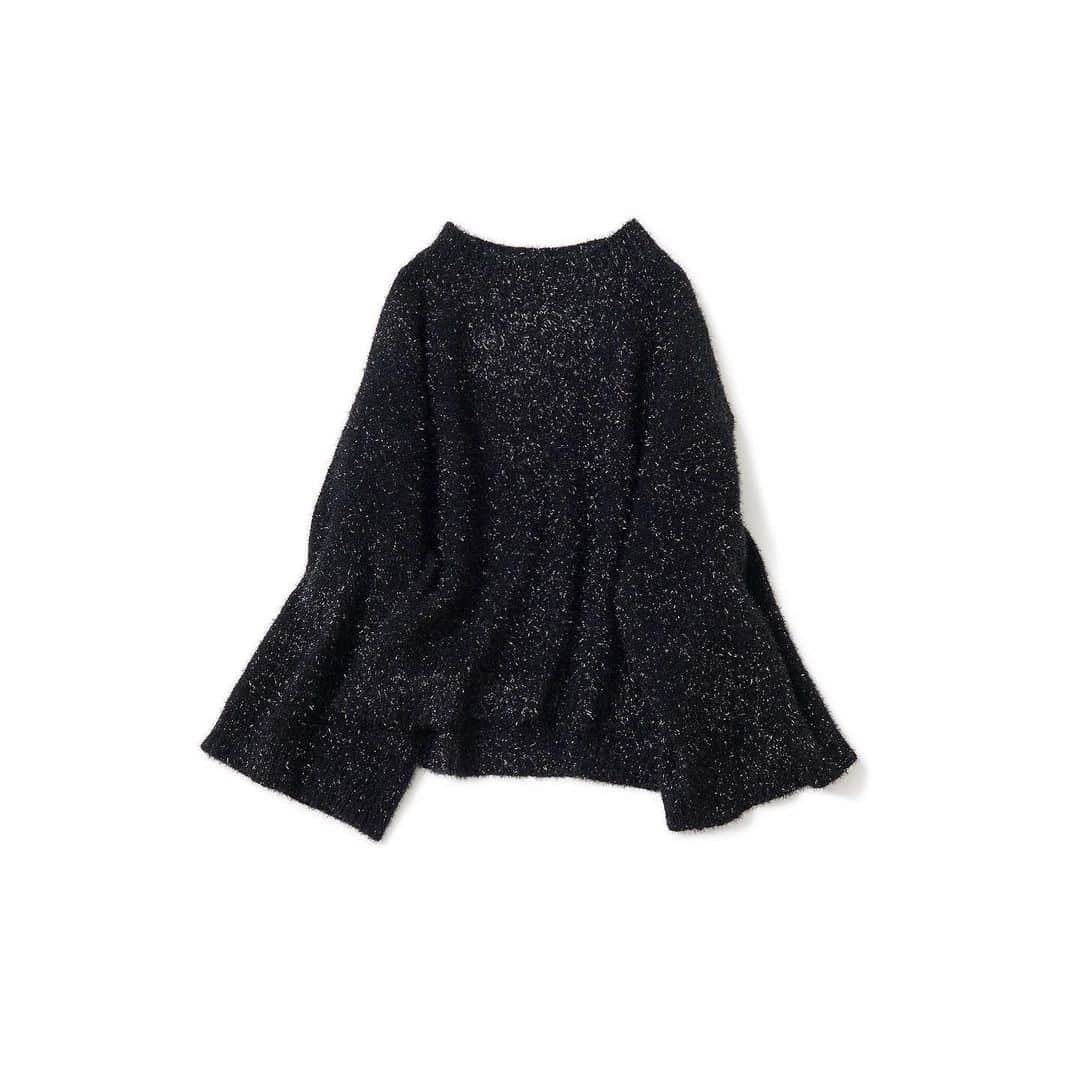 のインスタグラム：「・ New♦️Arrival・ ・ ♦︎ ALTEAアルテア/プルオーバー キラキラニット（NERO) ・ 煌びやかなラメ糸が織り込まれたプルオーバーニット。 短めの着丈と、広がりのあるワイドスリーブが絶妙なバランス。合わせるボトムスによって、エレガントにもカジュアルにもお楽しみいただけます。カシミヤベースで暖かく、冬の大人のスタイリングにオススメの一枚です。 ・ #kkcloset #kkshop #菊池京子 #kyokokikuch #coordinate #code #ootd #outfit #kotd #カジュアル #follow #style #fashion #ファッション #秋冬 #happy #feminine #knit #black #italy #lame #xmas」