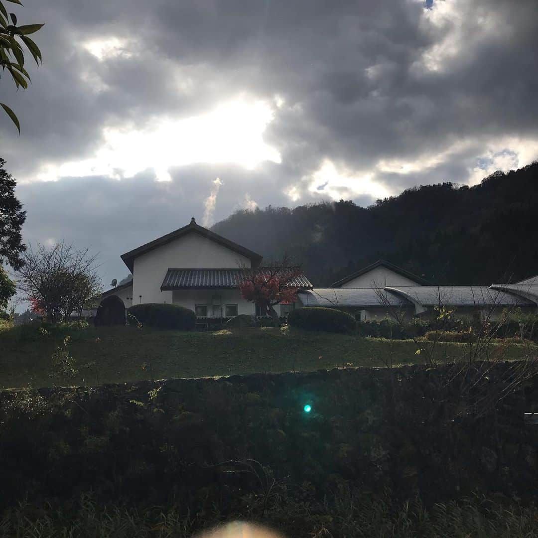 土屋眞弓さんのインスタグラム写真 - (土屋眞弓Instagram)「龍神様お姿をお見せ下さいました🐉✨ 須佐神社御参拝👏👏👏👏🙏 有難うございます🙇‍♀️  #須佐神社 #須佐之男命 #龍神様」12月7日 11時30分 - mayumi.vivian