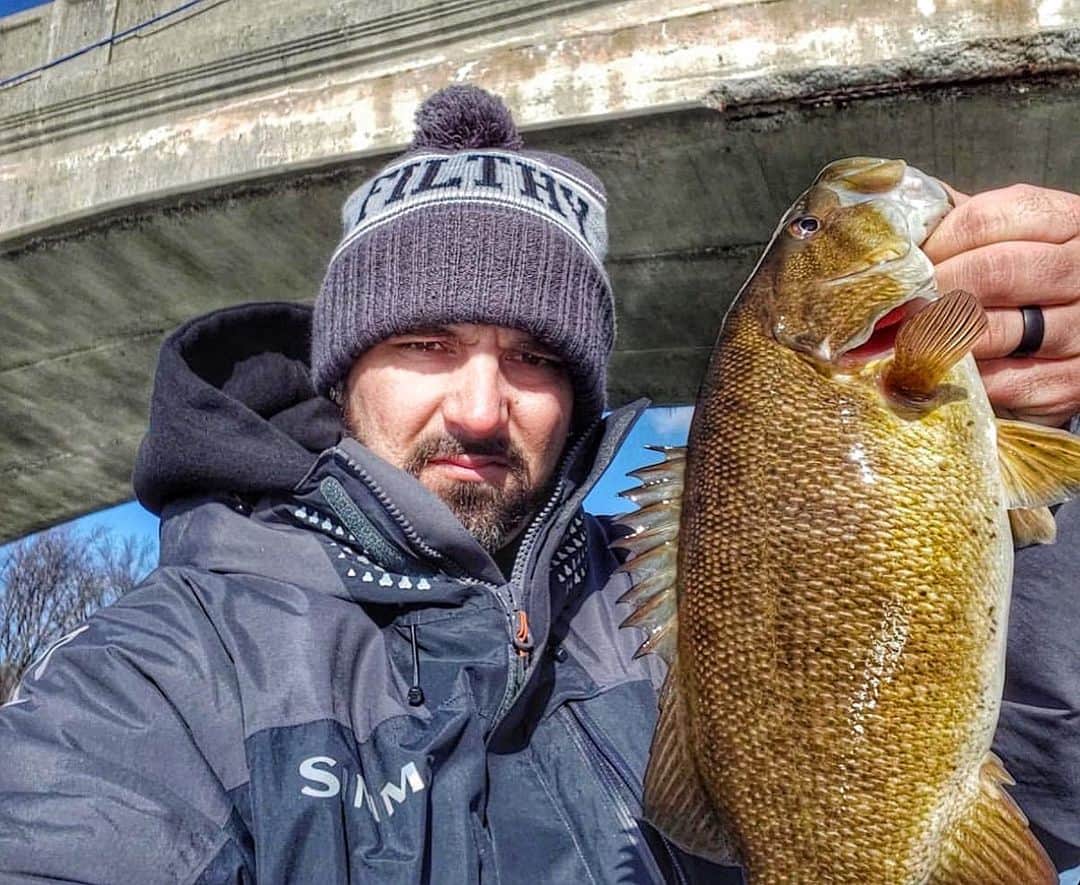 Filthy Anglers™さんのインスタグラム写真 - (Filthy Anglers™Instagram)「Sunday’s are for footballs 🏈, the ones that swim though. Our buddy Derek @derricklozerfishing has been catching a number of solid football smallies this November as the water temps have dropped considerably. Smallies are pound for pound the most fun freshwater fish to catch, no question. Congrats on the catch Derek you are Certified Filthy, that winter hat is looking nice and warm on ya! www.filthyanglers.com #fishing #bassfishing #angler #outdoors #smallmouth #angler #getoutside #icefishing #football #catchandrelease #anglerapproved #angler #fish #boat #monsterbass #filthyanglers」12月7日 11時39分 - filthyanglers