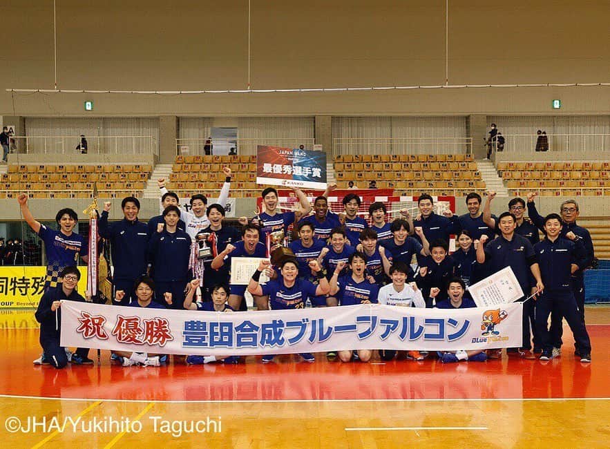 のインスタグラム：「. 日本選手権優勝しました🏆 コロナ禍の中このような大会ができた事に感謝します😌  まだリーグ戦は続くので、気を抜かずに頑張ります☺️  沢山の応援ありがとうございました😊  📷:@japanhandballassociation  #豊田合成 #toyodagoseibluefalcon  #豊田合成ブルーファルコン  #日本一  #mizuno  #handball #ハンドボール」