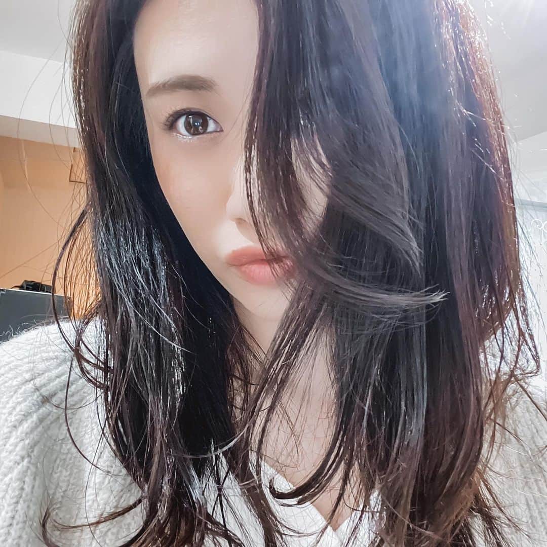 鈴木芳奈のインスタグラム：「この間のインスタライブでみんなで決めた？(2択で終わったけどもw)ものの撮影いってくるよん 意見くれた皆さんありがとねっ🥰 どっちになったか、もしくははたまた…w 楽しみに、待っててね( ˙³˙) めちゃくちゃ晴れてる〜🌞  今週も＼楽しもねー／ #役者 #俳優 #女優 #山形出身 #act #actor #actress #撮影  #みんなでつくる橘芳奈」
