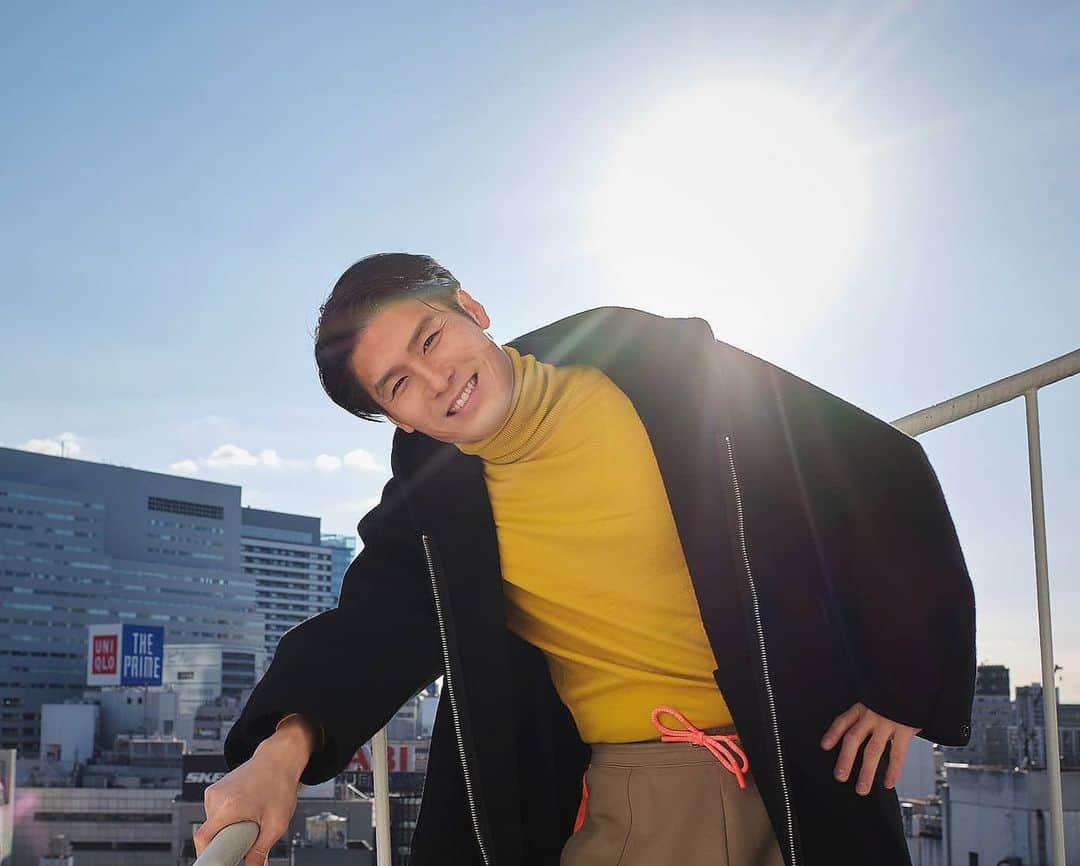 梅川壱ノ介（舞踊家）のインスタグラム：「太陽が気持ちいい🔆  𝙏𝙝𝙚 𝙨𝙪𝙣 𝙛𝙚𝙚𝙡𝙨 𝙜𝙤𝙤𝙙. ￣￣￣￣￣￣￣￣￣￣￣￣￣￣￣￣￣￣￣￣￣￣￣ 太陽の陽射しを浴びるとほんと元気が出るー😊  少しおっくーな日でも少しでも外に出たら、景色変わるよね✨  photo by @katsumi_kawashima  #梅川壱ノ介 #日本舞踊 #舞踊家 #伝統芸能 #日本文化 #にほん #伝統美 #日本の四季 #日本の美 #自然 #ユーチューブ #太陽 #気持ちいい #撮影 #東京 #渋谷」