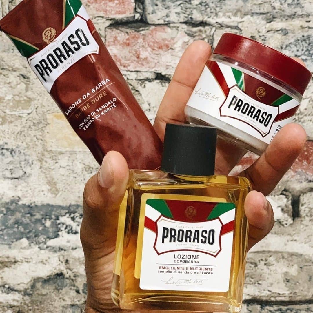 Proraso Japanのインスタグラム：「PRORASO はあらゆる肌タイプの方にお使いいただけるよう、 3種類のラインナップをご用意。  目を引く赤のパッケージラインは、乾燥肌の方や、 ヒゲが濃くしっかり剃りたい方にオススメのラインです。 . . Repost from @prorasousa . . #proraso #prorasousa #prorasofirenze #シェービングクリーム #シェービング #ProShave #Italian #ItalianShave #イタリア製 #バーバースタイル #バーバーショップ #髭脱毛 #メンズスタイル #シェービングフォーム #Barber #メンズヘアスタイル #ヒゲ男子 #ヒゲ #BarberShop #ヒゲ脱毛 #メンズヘア #シェービングエステ #おしゃれさんと繋がりたい」