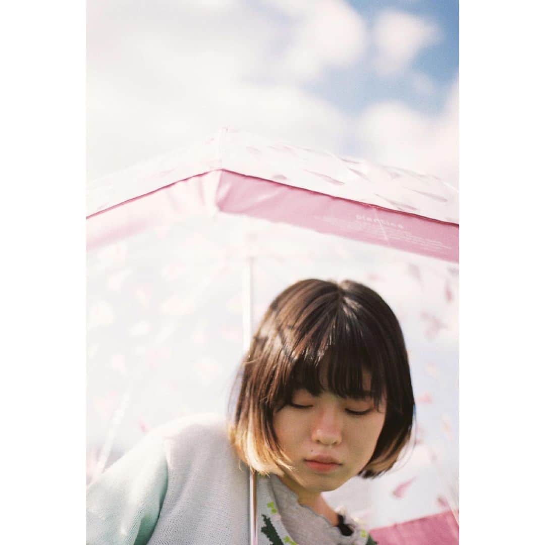 Aya（高本彩）さんのインスタグラム写真 - (Aya（高本彩）Instagram)「〝Wpc. × plantica〟 Photo by Aya  model : @i_am_miyu_n  umbrella : @wpc_official  flower : @plantica_jp   Photo by Aya  #photobyaya#miyu#plantica#wpc#ルック」12月7日 12時06分 - aya_dream04