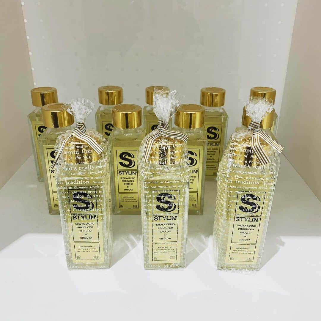 沖野修也のインスタグラム：「引き続き僕がプロデュースした焼酎STYLIN'も販売中。」