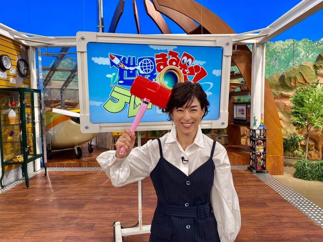 【公式】３５歳の少女のインスタグラム：「🐢出演情報🐢 本日よる8時より #世界まる見えテレビ特捜部 🌍に 鈴木保奈美さんが出演✨  是非ご覧ください💓  #35歳の少女 #三十五歳の少女 #日テレ #鈴木保奈美 さん #まる見え #ピコピコハンマー #おしゃれに見えてくる #保奈美さんマジック #お茶目🥺」