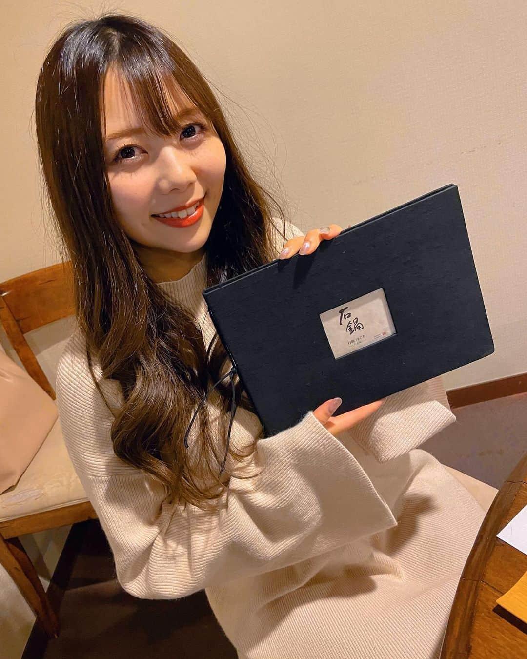 西村季里子のインスタグラム：「・  2年ぶりに「石鍋 のぐち」へ…🍲  ここの石鍋が本当に美味しくて… 終始感動して食べた🥺✨✨✨  大好きな先輩たちと 楽しい時間過ごせて幸せだった💓  (4枚目のしほさんが撮ってくれた写真の ポツン感やばいかわいそうすぎ)  #石鍋のぐち#石鍋のぐち白金邸 #石鍋#鍋#お鍋#隠れ家#一軒家 #幸せ時間#楽しい時間#幸せ  #follow#followｍe」