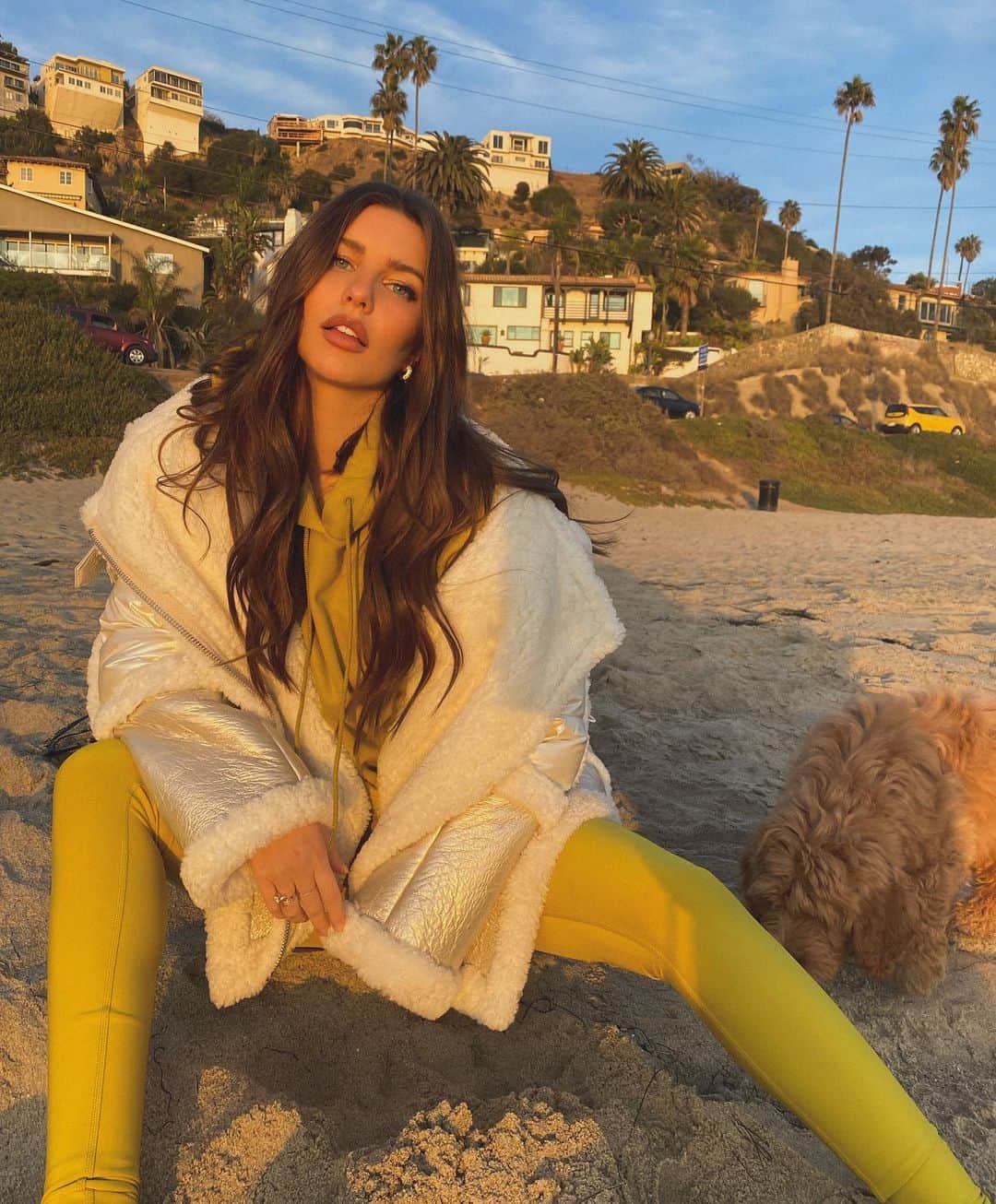 Katelyn Byrdのインスタグラム：「Holidays in California wearing the new Chartreuse drop @alo ✨」