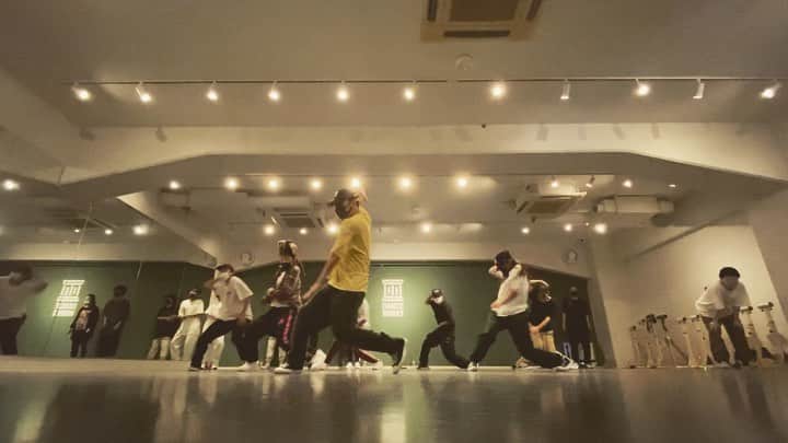 akihicのインスタグラム：「きょっすん🕺🏻 ・・・ たのぴーすでした😊 キテクレタミンナアリガッＴ🙏🔥 ・・・ @danceworks_jpn  #music  #dance  #lesson  #freestyle_lockin」
