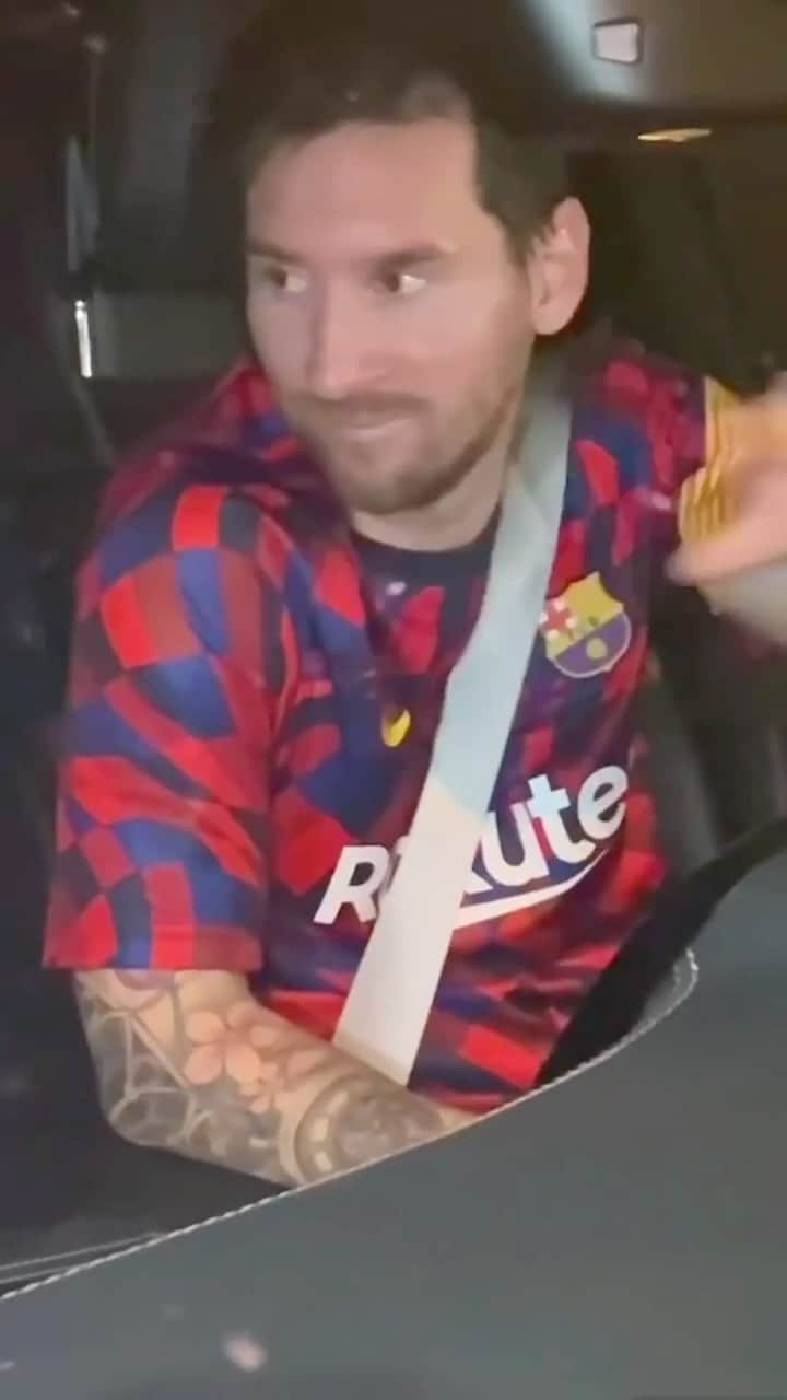 F2Freestylersのインスタグラム：「MESSI DRIVING TEST 😂🐐❤️ #messi」