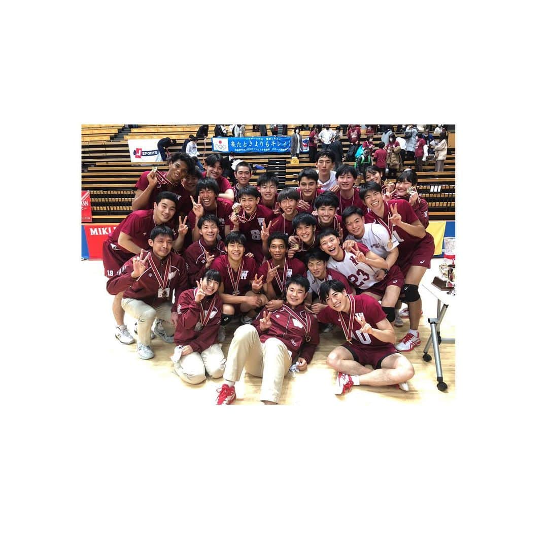 荒尾怜音のインスタグラム：「全日本インカレ優勝。そして久しぶりの日本一！そして大会4連覇達成✨この景色を再び見れる日を待ってました。 まずは、無事に大会が開催されたことに感謝です。関係者の皆様、本当にありがとうございました。 そして、最高のチームを作りあげてくれた４年生。本当に憧れであり、日本で１番誇れる４年生です！本当にホントにほんとに大好きです😉  そしてこれからも早稲田大学の応援よろしくお願いします！  #早稲田バレー #日本一 #大会4連覇達成」
