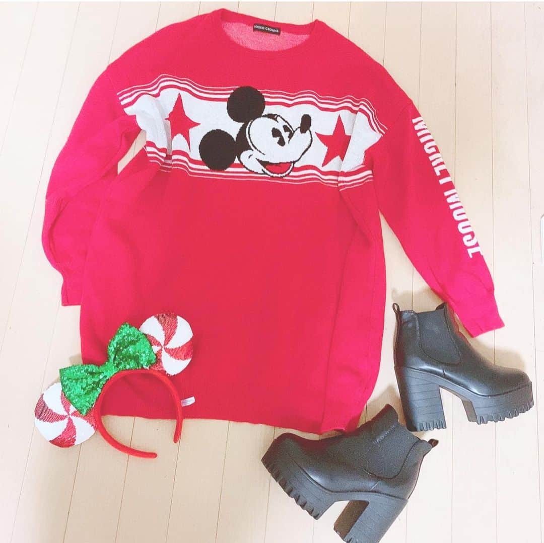 のインスタグラム：「クリスマス🎄ディズニーコーデ❤️ ロデオクラウンのミッキーニットに GRLのブーツ❣️ カチューシャはwebかボンボヤージュでしか買えないレアなやつで、インパしたのにまた戻って買ってきた代物🤣❤️  #ディズニー #ディズニーコーデ #クリスマスディズニー#ディズニーオソロ #ママ#BD#🎂#🏰#🎄#ママ」