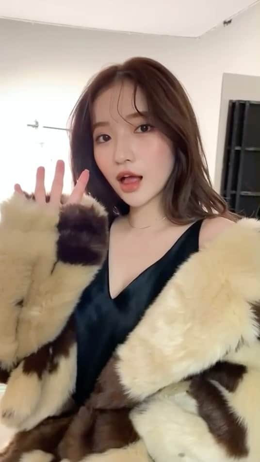 南りほのインスタグラム：「初リール💋🖤 @jj_official_jj  @yslbeauty」