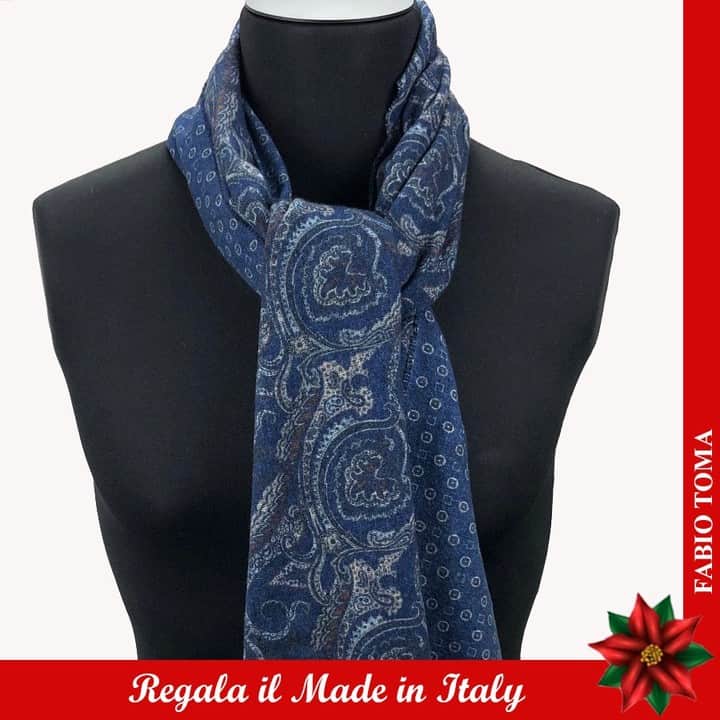 のインスタグラム：「Oltre alla qualità delle materie prime, i disegni originali. Non è un ottimo regalo, questo? 🇮🇹👔☃️  shop@fabiotoma.com https://www.fabiotoma.com/store/  #xmas2020 #fashion #italy #style #mrket #pittiuomo #nyc #instagood #handsome #girlinsuit #pitti #suitedup #fabiotoma #camicie #cravatte #foulard #sciarpe  #cinture #gilet #Pantaloni #Completi #tshirt #bracciali #classywomen #tie #giftsideas #giftsforhim」