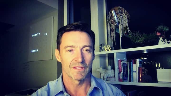 ヒュー・ジャックマンのインスタグラム：「Working from home ... Do you ask this question as often as I do? #CanYouHearMeNow」