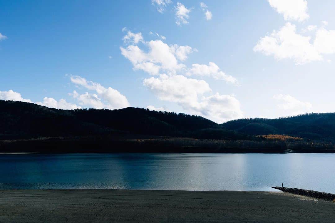 _msy_tさんのインスタグラム写真 - (_msy_tInstagram)「The man fishing on the lake. . 湖独り占めの釣人。羨ましい🐟 . . . #picoftheday #team_jp #pixlib_jp #visitjapanjp #alpha_newgeneration #sorakataphoto #tokyocameraclub #ap_japan_ #ig_japan #visitjapanjp #retrip_news #art_of_japan_ #photo_jpn #japantravelplanet #hubsplanet #daily_photo_jpn #ptk_japan #wu_japan #japan_daytime_view #gradation #fishing #lake #広がり同盟 #風景 #風景写真 #風景写真部 #釣り #湖 #pastpicture」12月7日 22時05分 - masaya_takigawa