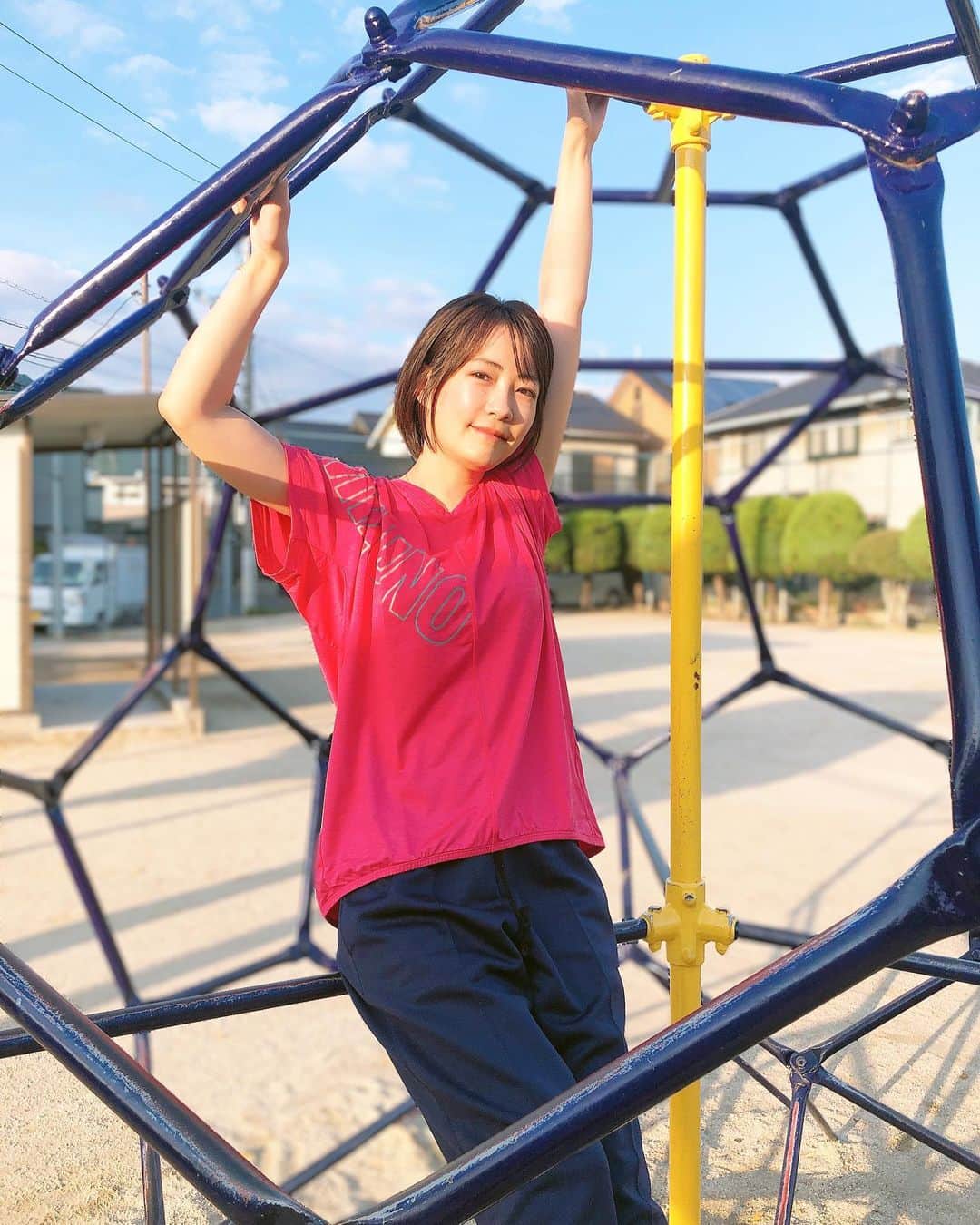 うえむらちかのインスタグラム：「ジムで着てたTシャツはソフトタッチのドライTシャツ👕 @mizuno_training_jp﻿ ﻿ 11月は夏日もあったから﻿ このまま外で遊んでました笑﻿ 汗かいてもすぐ乾くし﻿ たまにはアスレチックで運動も良いよね🏃‍♀️﻿ ﻿ ﻿ #トレーニング #アスレチック﻿ #トレーニング女子 #アスレチック女子﻿ #training #athletic #fitness﻿ #mizunotraining #mizuno #PR #ミズノトレーニング #スポーツミックス」