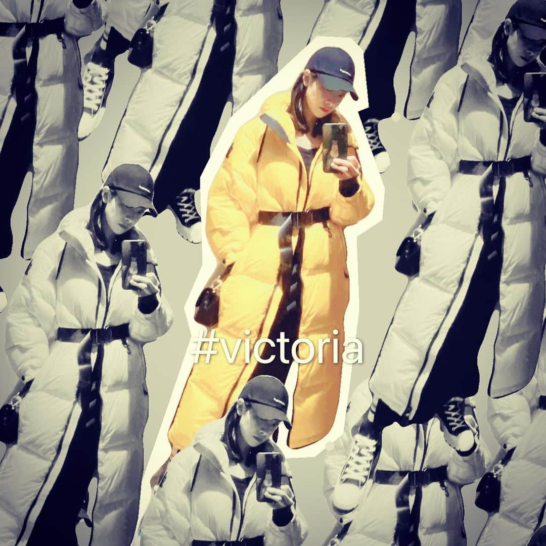 ビクトリアのインスタグラム：「#today is #yellow #Lemonyellow 💛 @moncler」