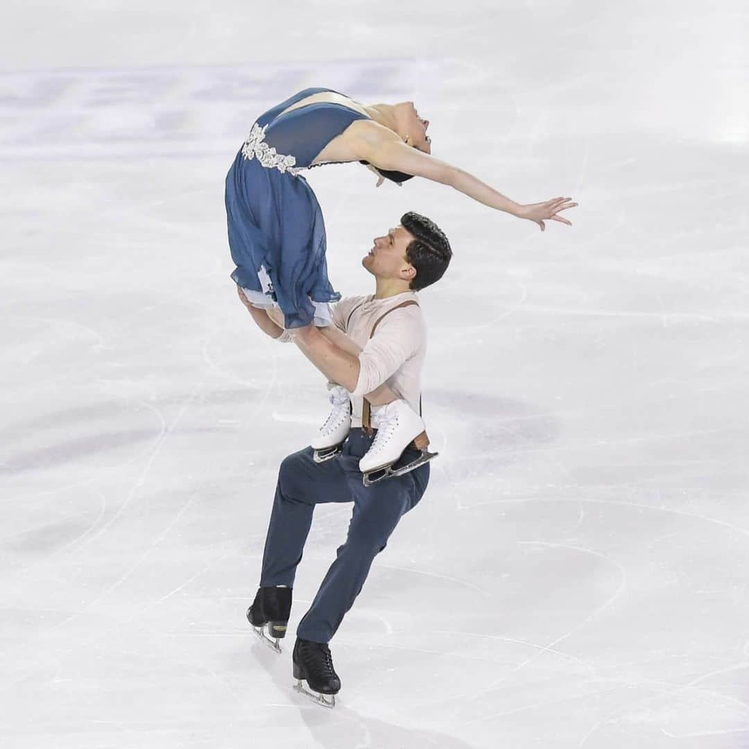 シャルレーヌ・ギニャールさんのインスタグラム写真 - (シャルレーヌ・ギニャールInstagram)「It was so emotional to perform our new free dance ... 😍 📸 @diebarbieri3  #fisg4passion #icedance #granpremioitalia #trento #emotions #freedance #conisocial #coni #fiammeazzurre #figureskating #italiateam🇮🇹」12月7日 22時14分 - charleneguignard