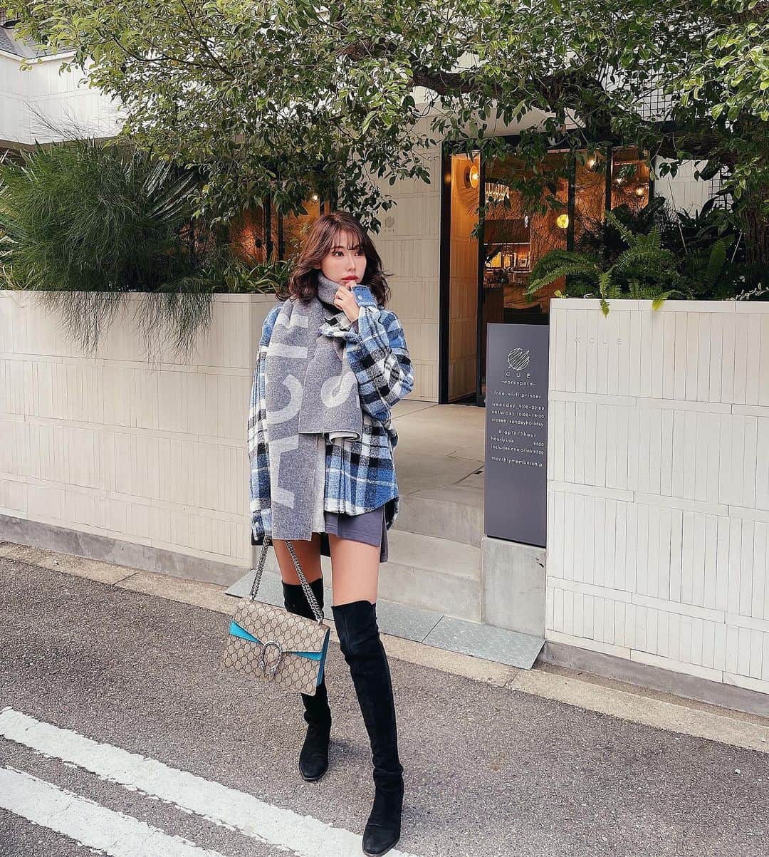 WAKAKOのインスタグラム：「休日カフェ巡り☕️ acneのストールは毎冬、重宝する😌♥️ . . . #今日の服#堀江カフェ#大阪カフェ #카페스타그램#먹스타그램#좋아요반사#오오티디」
