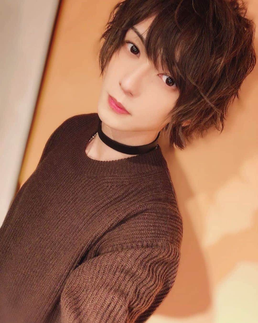 宮崎湧（なのっくす。）のインスタグラム：「オリジナルの楽曲も録り終えて ブロマイドなどグッズの撮影も終え、いよいよですね..!!👾  イベントを前に先日 メンズキレイモさんにお邪魔してきました！  毎回、本当に丁寧な心遣いに いつも感謝しております。  グッズリストも間も無く告知できると思うので楽しみにしていてください！(•̀ᴗ•́)  #MENSKIREIMO #メンズキレイモ」