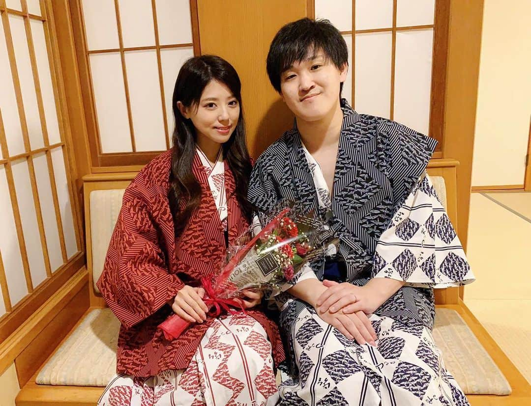 秋山燿平のインスタグラム：「今天是我們的結婚一周年🎎」