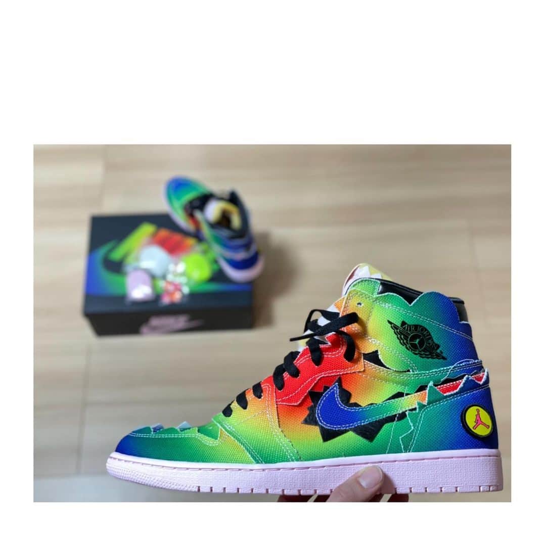ベンドラメ礼生のインスタグラム：「2020.12.07  J Balvin × Air Jordan 1  🥗🥗🥗  #jbalvin  #aj1 #airjordan1」