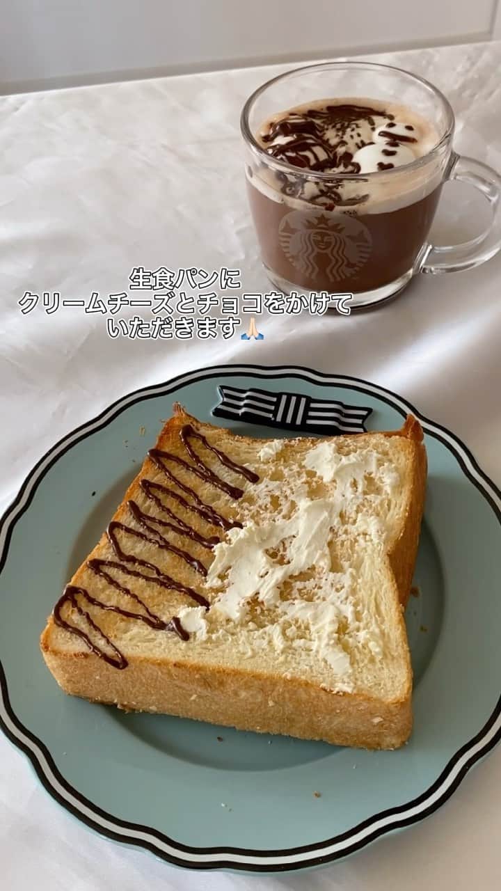 本島莉々果のインスタグラム：「ある日のお洒落な朝食🥣﻿ こんなにゆっくりできる日が増えるといいな〜😂﻿ ﻿ #朝食 #breakfast #ココア #マシュマロ #生食パン」