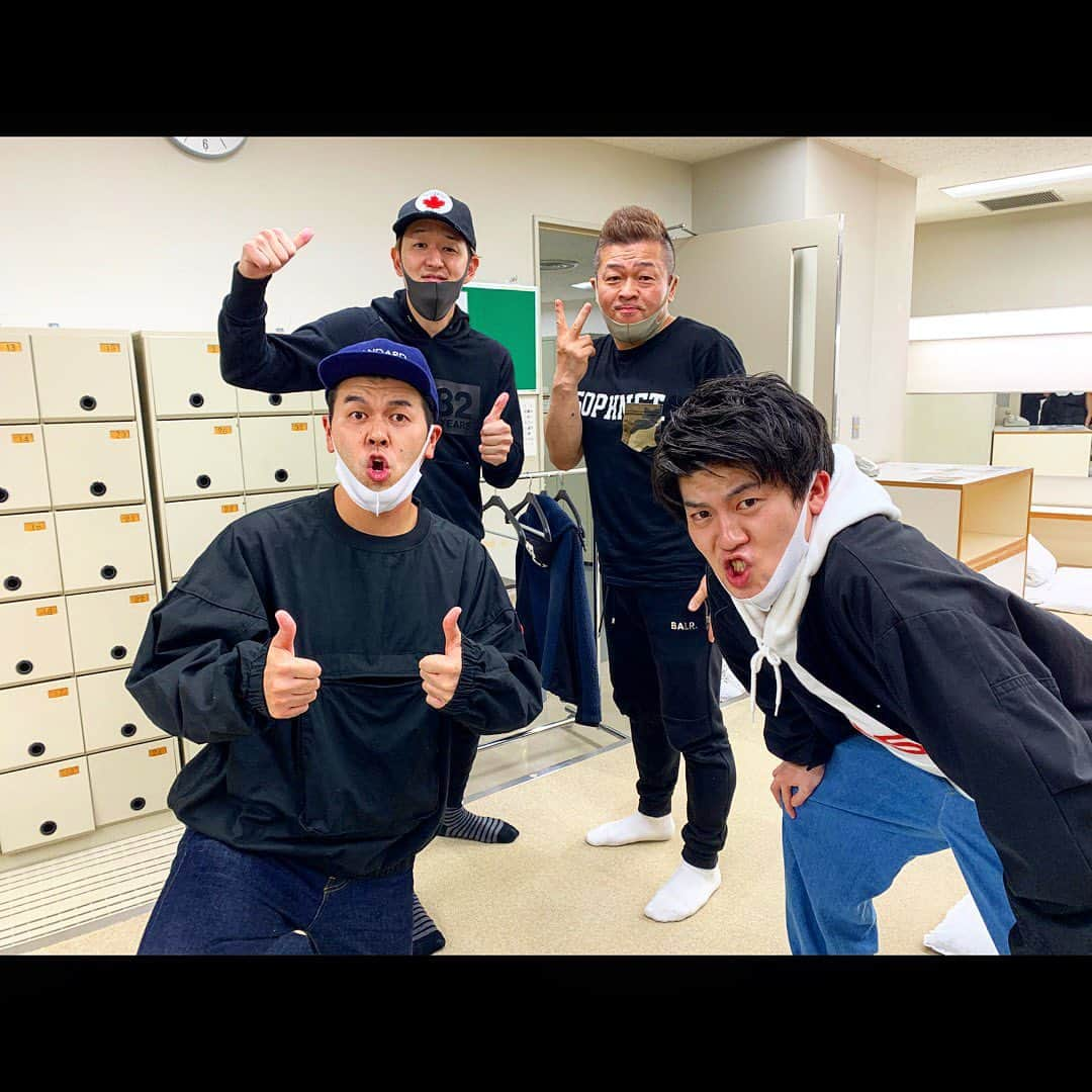 土佐卓也さんのインスタグラム写真 - (土佐卓也Instagram)「今日の家族写真 「今日の収録❗️楽屋で古賀シュウさんとむらせさん面白すぎでした❗️」 卓也  #土佐兄弟 #家族写真 #古賀シュウ さん #むらせ さん #CultureZ #文化放送 #あるある土佐カンパニー #土佐カン #木村拓哉 さん #リスペクト #キムタク #takuyakimura  #キムタクInstagram考察 #staysafe  #staypositive」12月7日 22時43分 - takuyatosa1