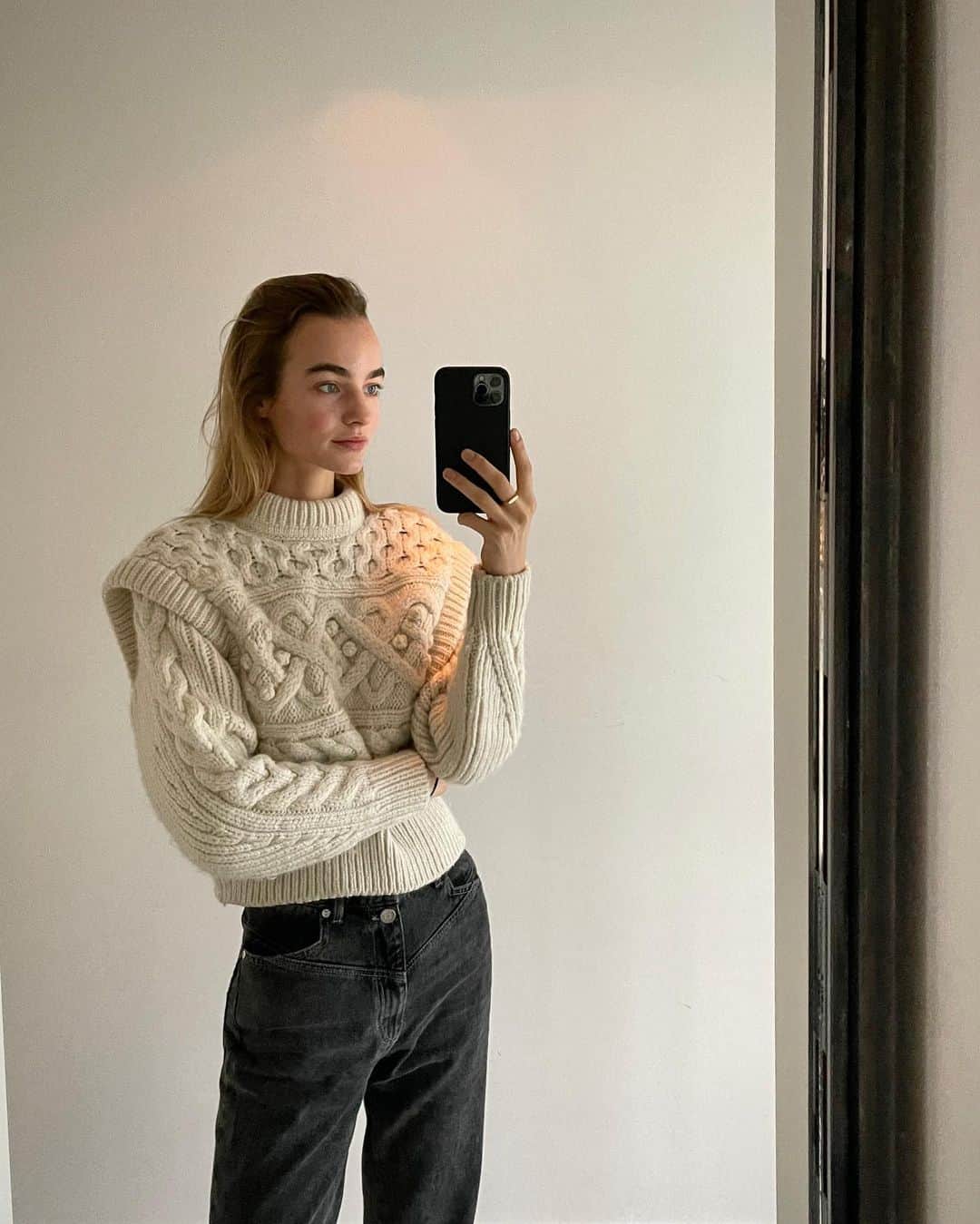 マルチェ・フェルフーフのインスタグラム：「Hello Monday 😎」