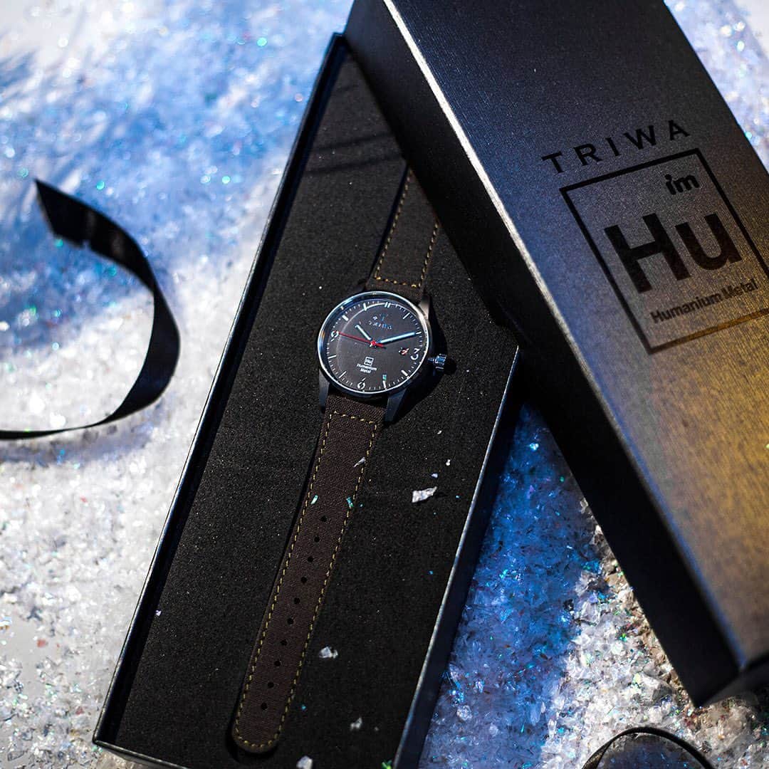 TRIWAさんのインスタグラム写真 - (TRIWAInstagram)「Our Time for Peace watches made from illegal firearms are a thoughtful gift for those special people in your life who value giving back to important causes. 15% of our profit goes back to affected society into local anti-violence projects. @humaniummetal 💖  ⠀⠀⠀⠀⠀⠀⠀⠀⠀ #gift #christmas #ethical #ethicalgift #giveback #stopgunviolence #timeforpeace #timeforchange #watch #watches #details #menswatches #goodcause #womenswatches #christmaspresent #giftideas」12月7日 23時04分 - triwa