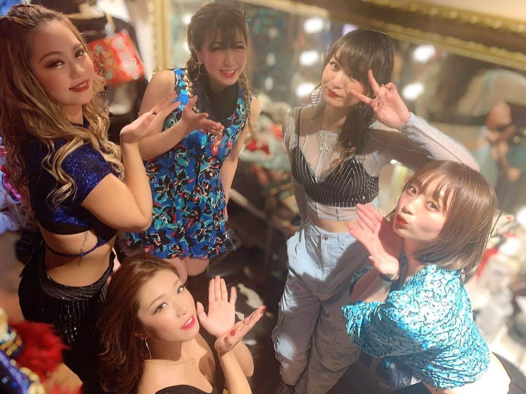 のインスタグラム：「そして！今回初めて！ 2年半バーレスクヤバイでダンス指導をしてくださってるyucca先生と一緒にステージで踊らせていただきました😭😭 前前前世やNARUTO、show me、Express、ねぇ〜え、などなど もう何曲かわからないくらいジャンル問わず振付もしてくださってて それでいてこの完璧な容姿。。一緒にステージ立てる日が来るとは。。幸せな時間でした😭😢 本番前からもう緊張の緊張でそわそわで、踊ってる時間はあまり記憶ありません。。が、たくさんの方が『あのYouTubeのだよね！たのしみー！』って声かけてくださり、本番も歓声が凄く😭嬉しかったなあ。。 一点だけもうとても悔いが残るのでいつかいつかいつかその時が来たらリベンジさせてください。。🙇‍♀️ こんな機会をくれたゆりとyucca先生に感謝です✨ ありがとうございました😭🙇‍♀️ . . #boomboomboom #エンタメ活動を止めない  #バーレスクヤバイ #バーレスク東京 #パリオン #セクシー #ショーガール #ショークラブ #ダンサー #バーレスク #エロカワ #モデル #むちむち女子 #ギャル #水着女子 #インスタ映え #えちえち #水着ギャル #巻き下ろし #かきあげ女子 # #burlesquetokyo #burlesque #dancer #showgirl #bikini #showclub #instagood #selfie」