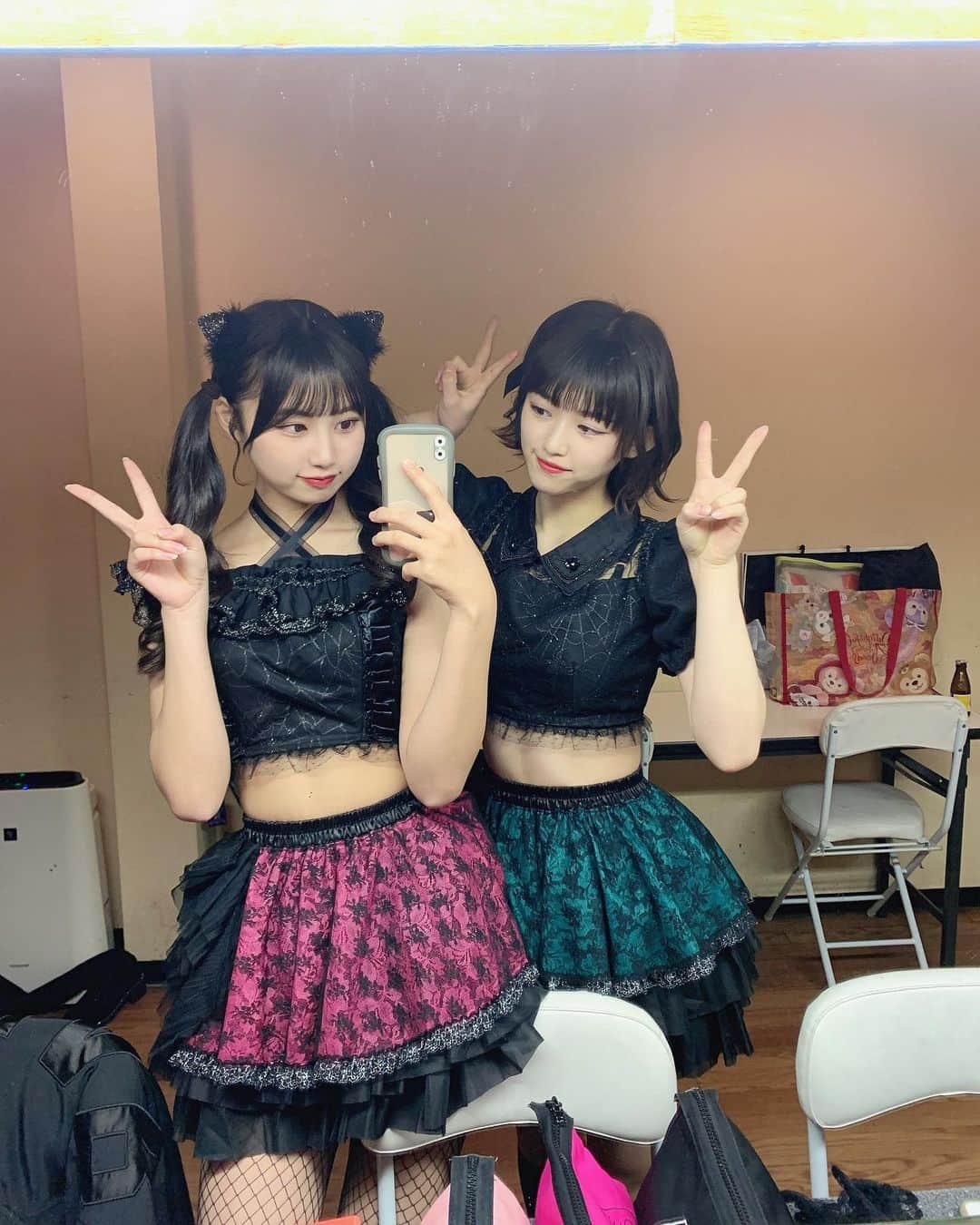 宮丸くるみのインスタグラム：「(ฅ'ω'ฅ)  ・ ・ ・  #リリバリ #lilyofthevalley #アイドル #idol #jk #17歳 #高校生 #衣装 #黒髪 #ツインテール #ぱっつん前髪 #ショートヘア #ヘアアレンジ #ロングヘア #巻き髪 #ねこみみ #鏡」
