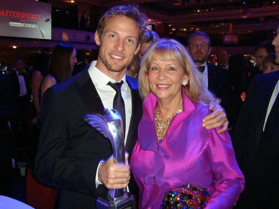 ジェンソン・バトンのインスタグラム：「On this day 9yrs ago with my Mum at the Autosport awards picking up something for the mantlepiece! Always a great end of year knees up!」