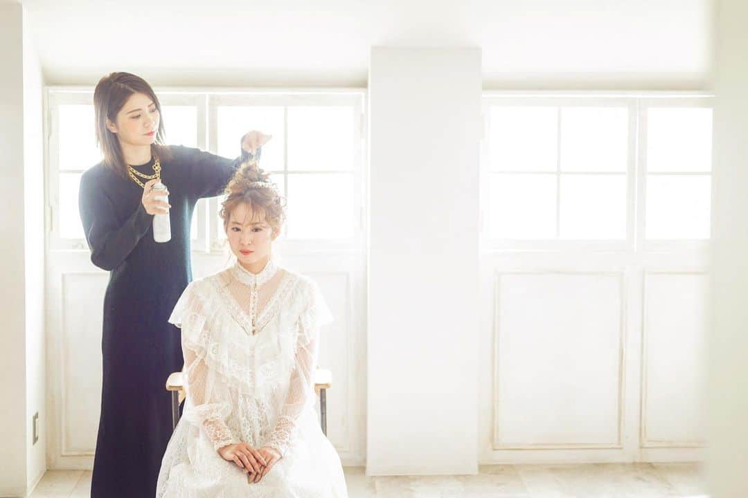 RabichePowのインスタグラム：「HAIRMAKE . . . #luanawedding #rabchepow#hairmake#antiquedress #出張ヘアメイク#結婚式#プレ花嫁さんと繋がりたい #ウェディングニュース」
