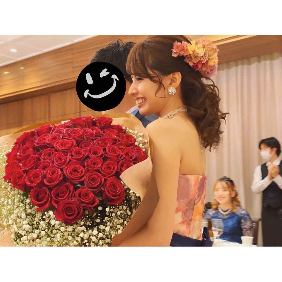 夏樹りえのインスタグラム：「. . 💐💓 . #お色直し#カラードレス#BENI#wedding #weddingdress #ルージュドベニ#薔薇#結婚式サプライズ#サプライズ#卒花嫁#卒花嫁レポ#2020秋婚#薔薇サプライズ#夢の時間#感謝#結婚記念日」