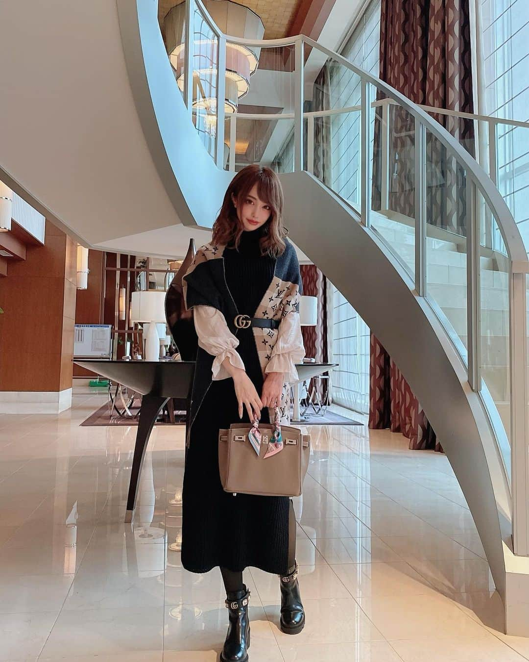 サキ吉さんのインスタグラム写真 - (サキ吉Instagram)「#ootd 💋 このニットワンピは買ってよかったー！ めちゃ使える🥺💞 ２色買いした✨ @grl_official でGET🙆‍♀️ ． #grl  #グレイル #プチプラワンピ #秋冬コーデ #lv #louisvuitton  #gucci  #hermes  #birkin25」12月7日 14時48分 - sakikichi1201