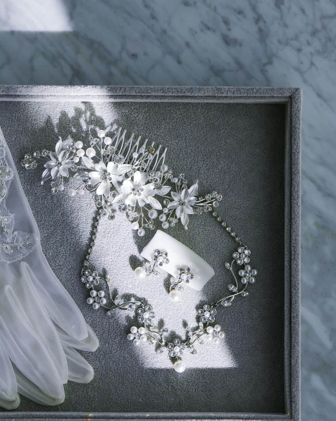 St.AQUA 東京の結婚式場 サンアクアチャペルのインスタグラム：「〜bride item〜  #ウェディング #フォトウェディング  #wedding #ネックレス #イヤリング #アクセサリー #大理石」