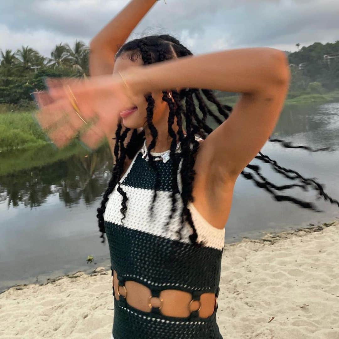 のインスタグラム：「Blurring the lines with @jordandaniels_ in the Stone Roses Mini Dress #aliceMcCALL」