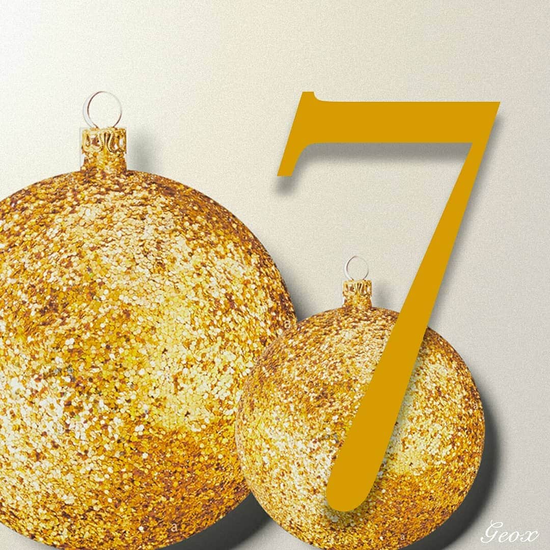 ジェオックスのインスタグラム：「Christmas is approaching.. swipe left to find out today's hint for your Xmas gift! ✨」