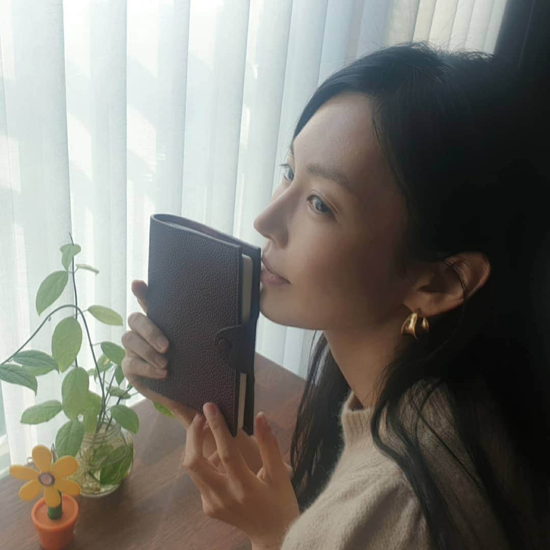 キム・ソヨンのインスタグラム：「현명하고 아름다운 은희🧚‍♀️ @pinkeh2015 를 꼭 닮은,기분좋은 선물💟  @hehbyheh  #헤바이헤 #홍은희화이팅」