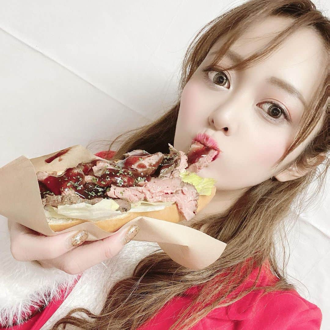 三上玲奈のインスタグラム：「ストーリーにビールやご飯沢山載せてるよ❤️  今日は三上はいないけど、行く方はじっくりビールとご飯選んで楽しんでね❤️  ホットチョコレートドリンクとかもあるよー❤️❤️  ⭐️ソーシャルディスタンスや大声、なるべくマスク着用などご協力お願いします。 入場の際には検温、アルコールお願いしております❣️  ⭐️会場内はキャッシュレスです。【クレジット、Suica、PayPay、ID,nanaco、楽天edy,QUICPay、りそなwallet,ALIPAY,We ChatPay】をご用意下さい😃  ⭐️グラスのデポジットは1000円現金です💦  ⭐️現金ご希望の方は金券販売しています💴が、お釣りはでませんので出来ればキャッシュレスがオススメです❣️  #三上玲奈　#ヒビヤガール　#クリスマスガーデン　#芝公園　#ヒビヤガーデン　#ビール女子」