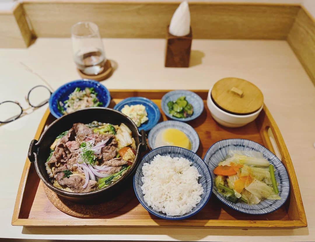 林俊傑のインスタグラム：「This is my happy meal. 美味的一餐，希望你今天也幸福快樂！  #sukiyaki」