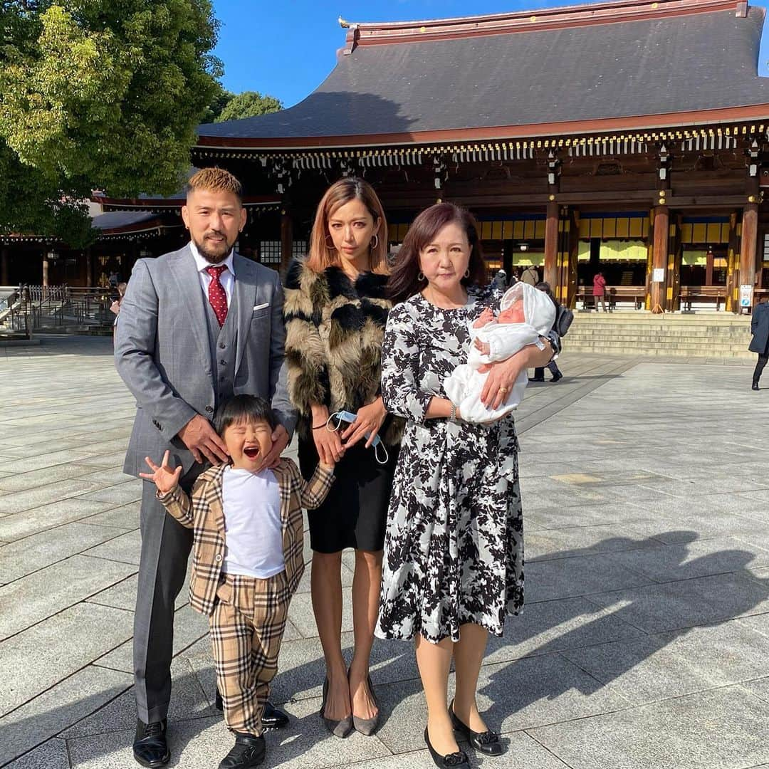 大澤茂樹のインスタグラム：「娘のお宮参り⛩ #お宮参り #娘 #daughter #生後1ヶ月 #家族 #family #明治神宮」