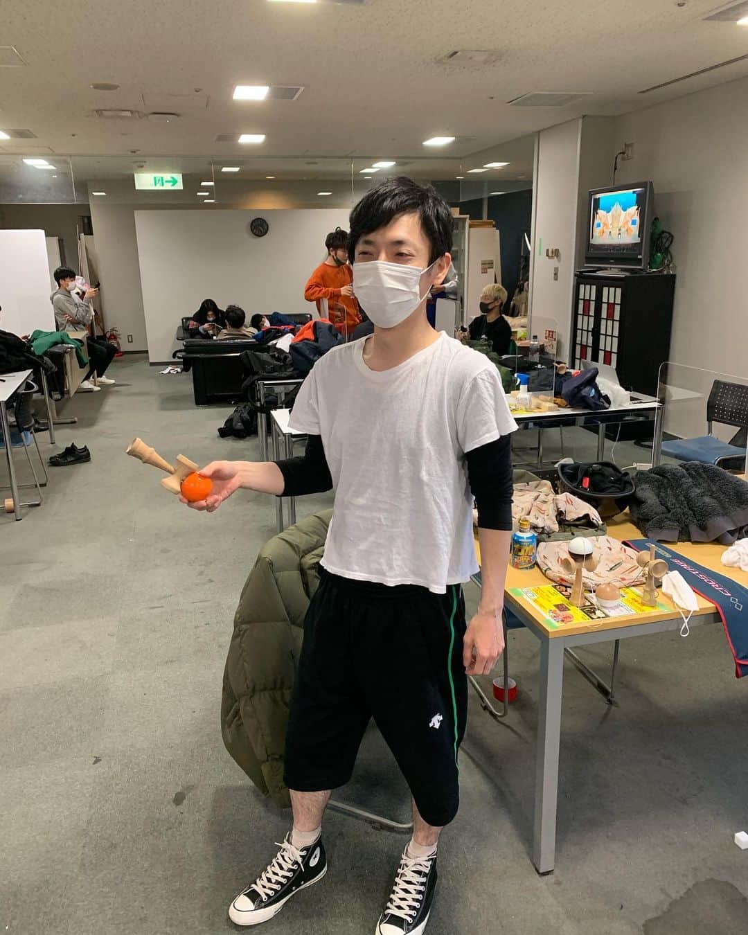 池田真一のインスタグラム：「けん玉練習中のビーデル」