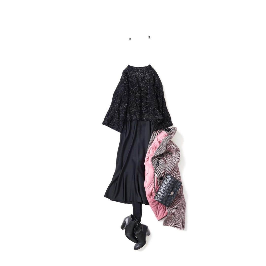 のインスタグラム：「NEW♦️Coordinate  ・ 2020-12-07 ・ さり気なく、エレガンスブラック ・ outer : #moushe tops : #altea #fio skirt : #depre accessory : #dior bag : #chanel shoes : #giuseppezanotti other :  #pierremantoux ・ #kkcloset #kkshop #菊池京子 #kyokokikuchi #style #コーデ #coordinate #code #fashion #コーディネート #ootd #wear #カジュアル#happy #black #italy #elegance #knit #オールブラック #ドレスアップ」