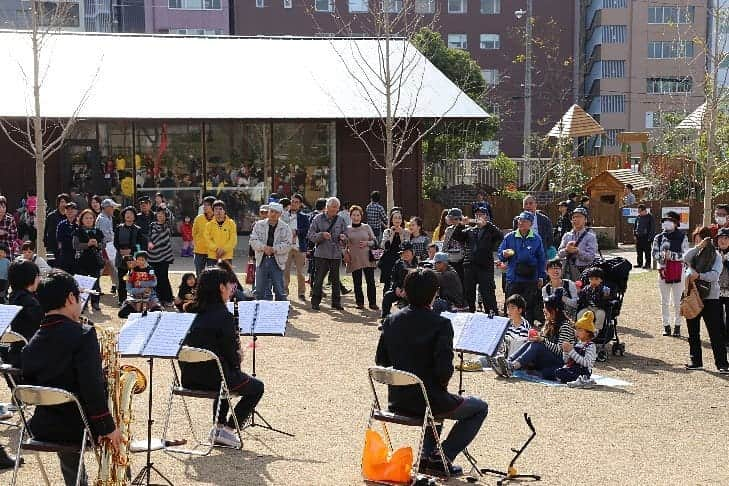 ハルカス大学さんのインスタグラム写真 - (ハルカス大学Instagram)「阪南大学 吹奏楽卒業生　提供 吹奏楽演奏会　inてんしば  開催日:2020/12/12（土）、13（日） 時間:16：00～ 会場:てんしば担当:阪南大学吹奏楽部卒業生 備考:観覧無料  ハルカス大学祭2020のオープニングイベント　として、 阪南大学吹奏楽部卒業生による吹奏楽演奏会をてんしばにて開催します。  #てんしば　#吹奏楽 #演奏会　#無料　#観覧　#音楽 #発表会 #阿倍野 #あべの #あべのハルカス #ハルカス #ハルカス大学　#ハルカス大学祭 #学祭  #オープニング #恒例 #新しい生活様式　#野外  #音楽のちから #天王寺公園　#卒業生」12月7日 16時19分 - harudai.jp