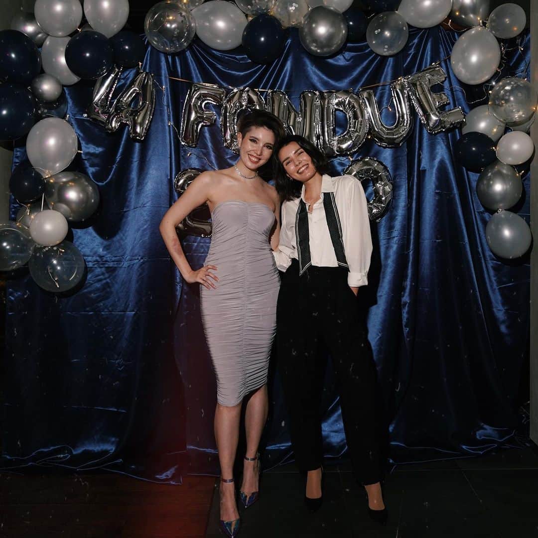 のインスタグラム：「My 1st PROM in Japan!!!🥳 @lafonduetokyo   w/ the gorgeous host @samanthamariko ✨ and my date for the night @meg_2_10 🥂💕  #lfwinterformal20」