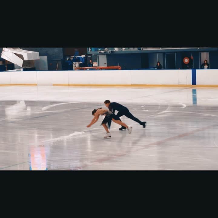 シャンテル・ケリーのインスタグラム：「Snippet of our new work- First time on competition ice in almost a year due to Covid and we missed it so much! Can’t wait until our next opportunity to show what we’re working on ☺️ #owia #isa #isq #icedance #teamAUS #newprogram」