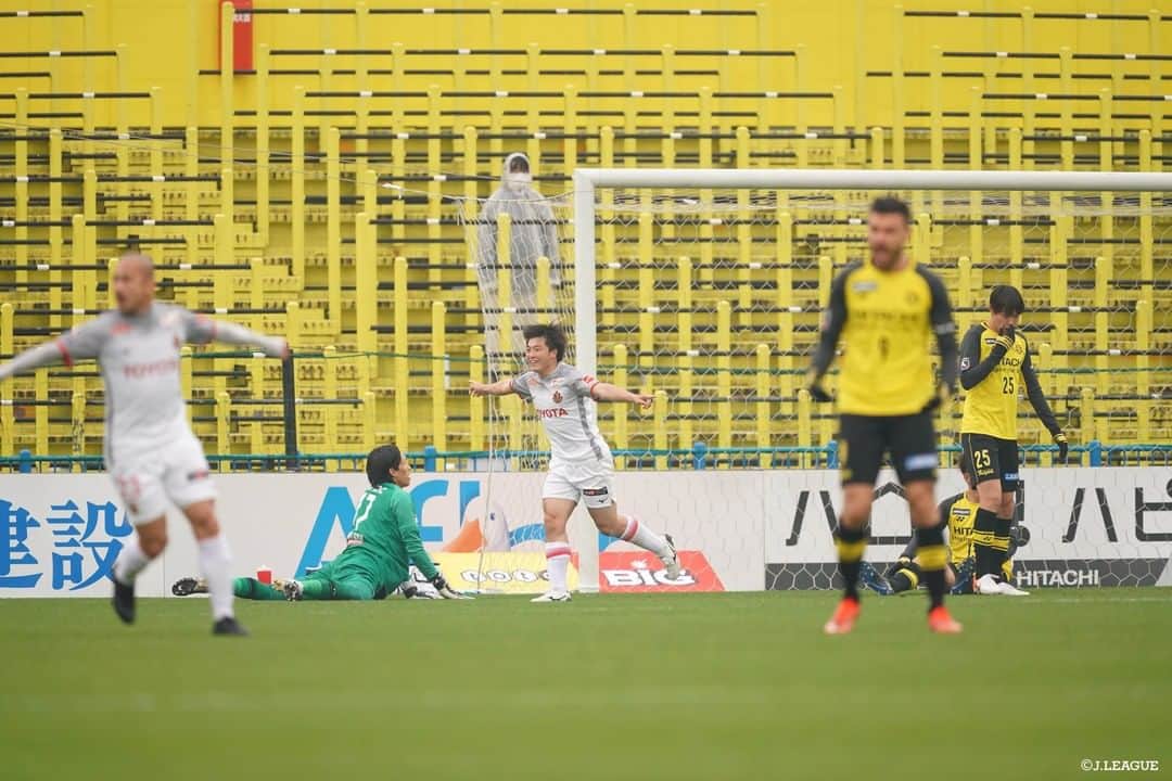 Ｊリーグさんのインスタグラム写真 - (ＪリーグInstagram)「Play Back JLEAGUE⚽️📸﻿ ﻿ 12月5日、6日に行われた #明治安田生命Ｊ１リーグ 第30節﻿をプレイバック🔥﻿ ﻿ ﻿ #Ｊリーグ ﻿ #jleague  #ガンバ大阪 #パトリック #セレッソ大阪 #清武弘嗣 #名古屋グランパス #相馬勇紀 #清水エスパルス #竹内涼 #川崎フロンターレ #脇坂泰斗 #横浜ＦＣ #マギーニョ #サガン鳥栖 #本田風智 #ベガルタ仙台 #石原崇兆  #soccer #soccergame #soccerphotography #soccerplayer #football #⚽️ #guardofhonour」12月7日 16時37分 - jleaguejp